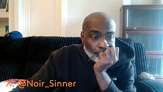 sinnernoir: διαδικτυακό σόου στην κάμερα