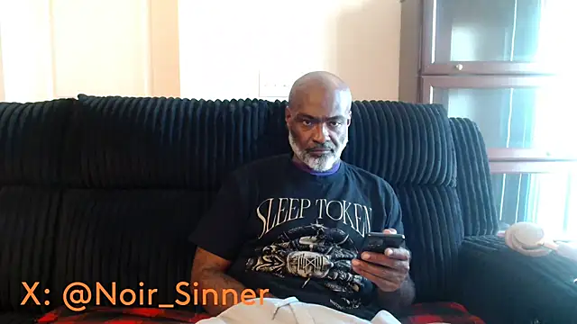 sinnernoir: διαδικτυακό σόου στην κάμερα