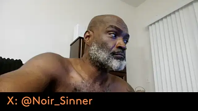 sinnernoir: διαδικτυακό σόου στην κάμερα