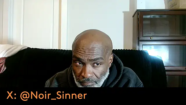 sinnernoir: διαδικτυακό σόου στην κάμερα