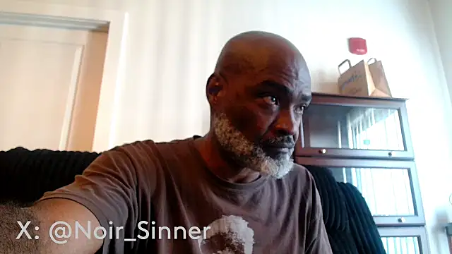 sinnernoir: διαδικτυακό σόου στην κάμερα