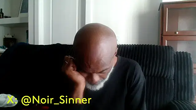 sinnernoir: διαδικτυακό σόου στην κάμερα
