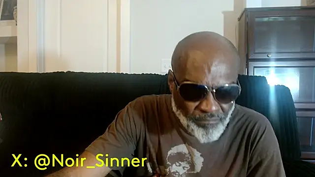 sinnernoir: διαδικτυακό σόου στην κάμερα
