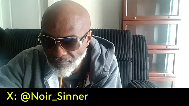 הופעת וובקאם של sinnernoir