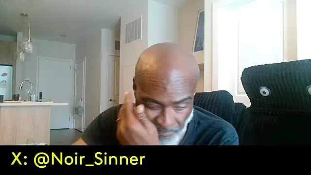 הופעת וובקאם של sinnernoir