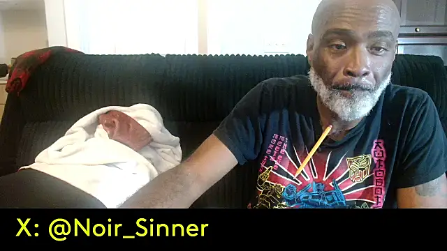 sinnernoir: διαδικτυακό σόου στην κάμερα