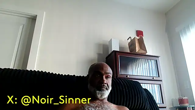 sinnernoir: διαδικτυακό σόου στην κάμερα