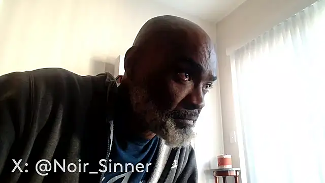 הופעת וובקאם של sinnernoir