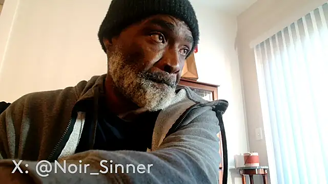 הופעת וובקאם של sinnernoir