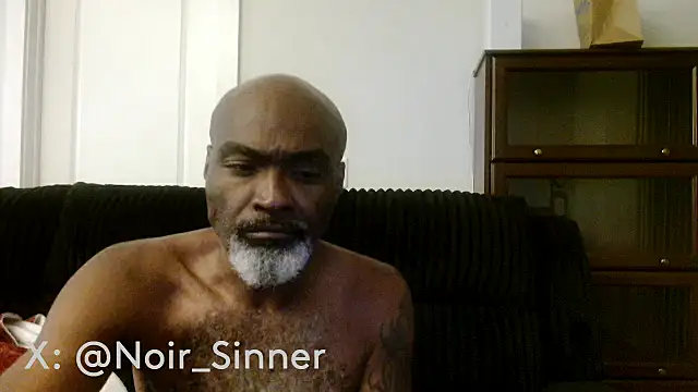 sinnernoir: διαδικτυακό σόου στην κάμερα