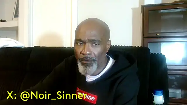 sinnernoir: διαδικτυακό σόου στην κάμερα