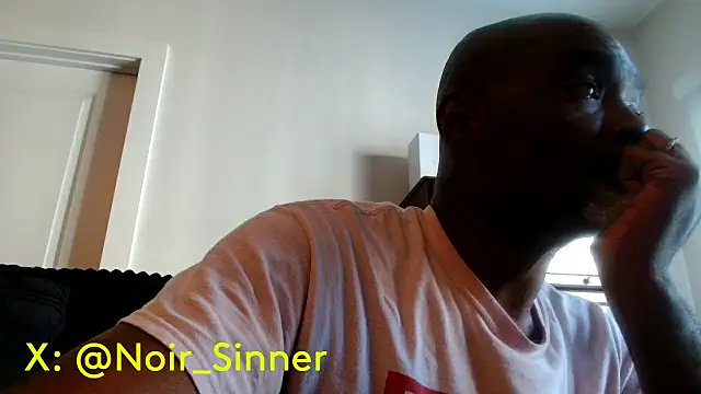 sinnernoir: διαδικτυακό σόου στην κάμερα