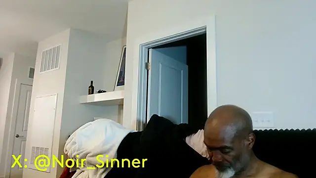 הופעת וובקאם של sinnernoir