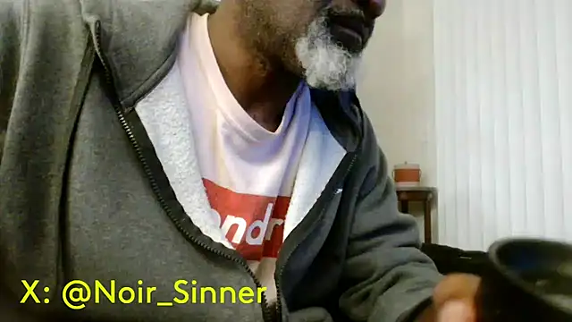 הופעת וובקאם של sinnernoir