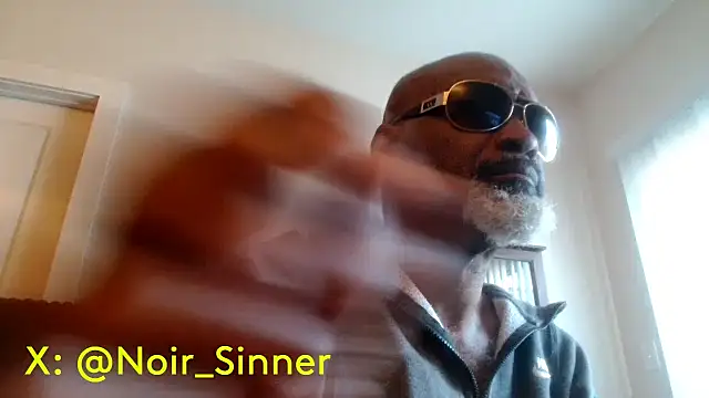 הופעת וובקאם של sinnernoir