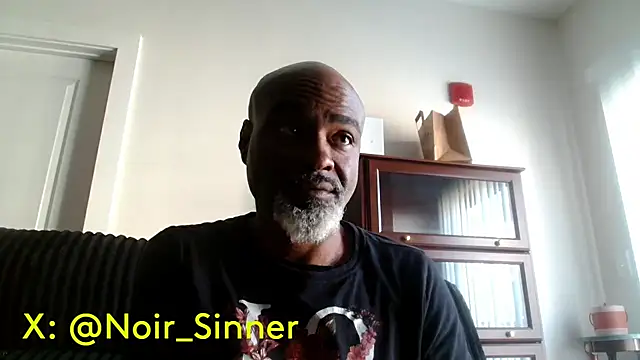 sinnernoir: διαδικτυακό  σόου στην κάμερα