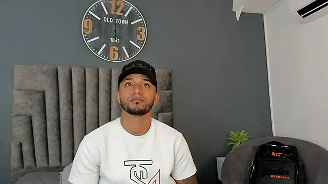 Pertunjukan Kamera Web Robin_Rief