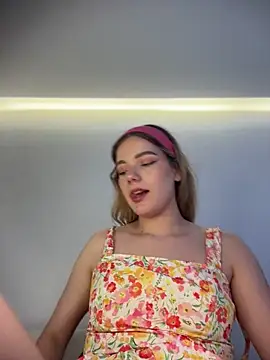 دردشة NicoleCut الجنسية المباشرة