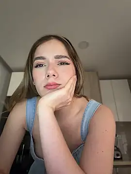 NicoleCut Show in webcam