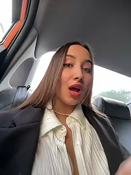 ICrazyOneIRL Show in webcam