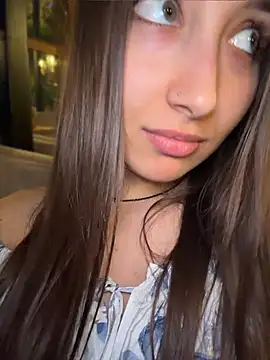 ICrazyOneIRL Show in webcam