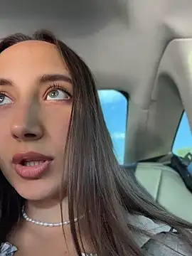Show modela ICrazyOneIRL na web-kameri