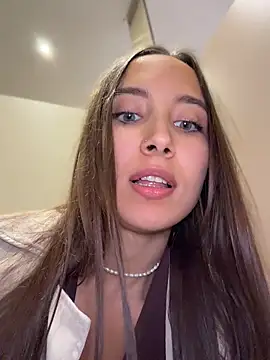 ICrazyOneIRL Show in webcam