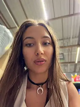 ICrazyOneIRL Show in webcam
