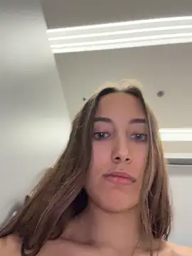 ICrazyOneIRL Show in webcam