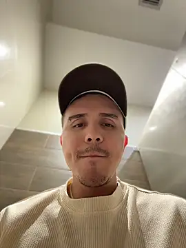 عرض كام adam-rivera