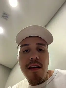 adam-rivera Show Webcam