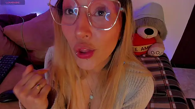 cuteweed420n Live XXX chat