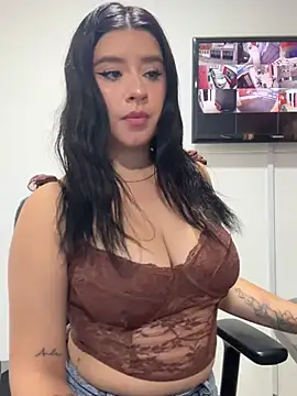 Chatroom XXX en direct de SaraBraun_
