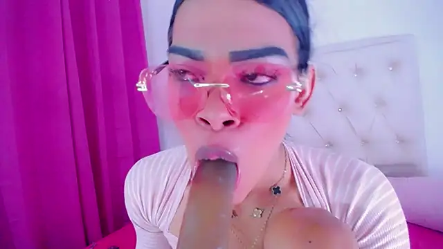 Theylor_Rouse's Webcam Show