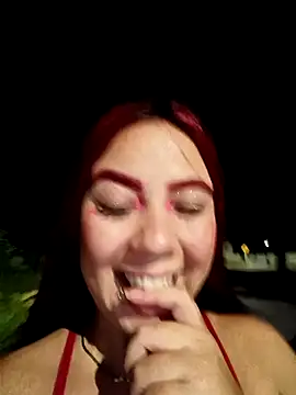 KathaDanger: διαδικτυακό σόου στην κάμερα