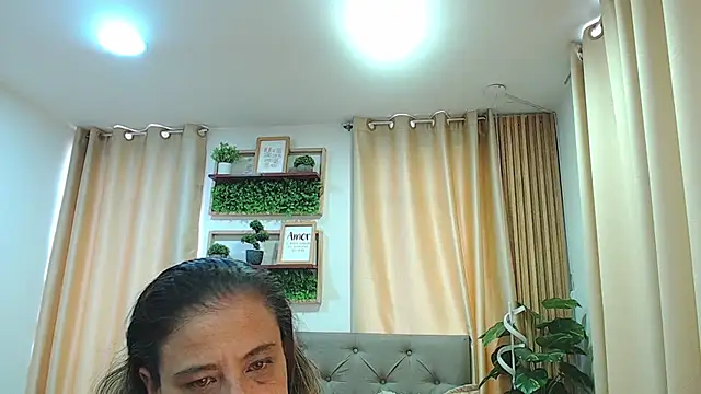 sasi_luna live XXX chat