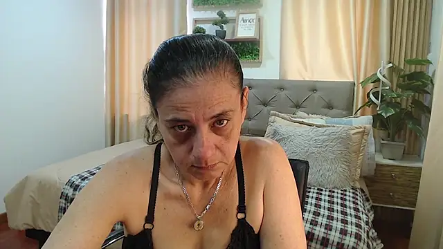 sasi_luna élő XXX-chatje