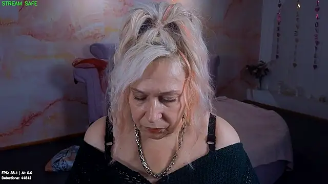 Penelope_Pinky Adlı Modelin Canlı XXX Sohbeti