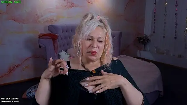 Penelope_Pinky Adlı Modelin Canlı XXX Sohbeti