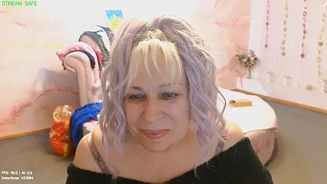 Penelope_Pinky Adlı Modelin Canlı XXX Sohbeti