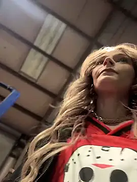 PrettiPluto's Live Sex Cam Show