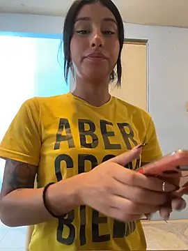 Petitetease XXX чат на живо