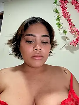 sexystrip02 Adlı Modelin Canlı XXX Sohbeti