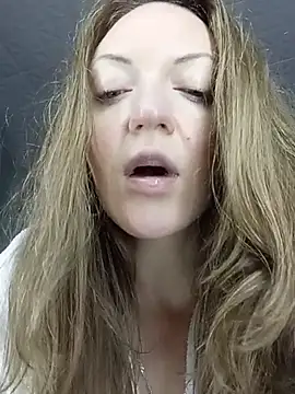 KattyLuuu webcam show