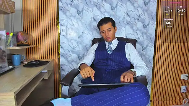 Hideintheoffice Webcam-Show