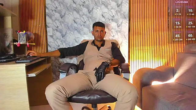 Hideintheoffice Show in webcam