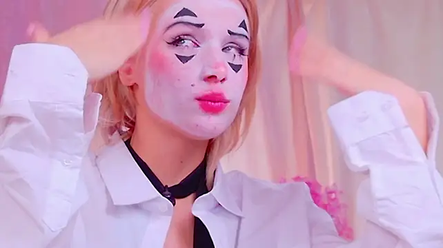 MeowthLilu Adlı Modelin Canlı XXX Sohbeti