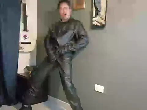 Antonello_Vannucci: διαδικτυακό σόου στην κάμερα