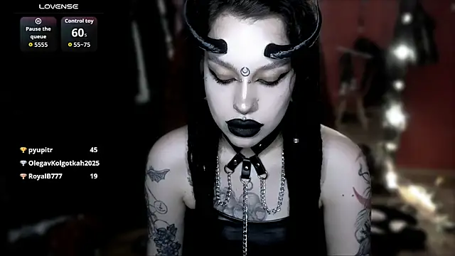 הופעת וובקאם של alexx_succubus