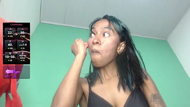 avaleri_cherry Webcamshow
